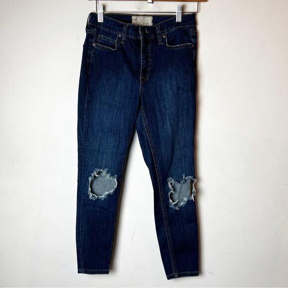 SZ 27 S Free People Jeans ankle length Distressed Knee Jeans 61855 16515125 - Picture 1 of 9